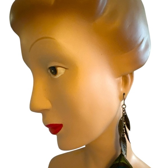 Chic Feather Dangle Earrings - Picture 1 of 3